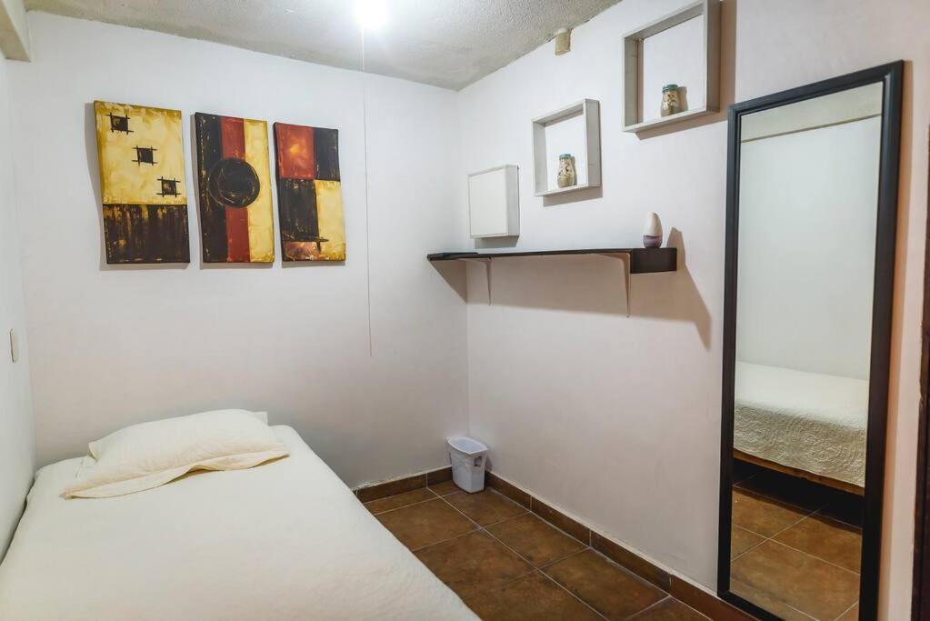 Departamento Grande Con 2 Recamaras Con Aire 5 Camas Wifi 115Mb, Cocina .Cochera Techada, #4 Ciudad Valles Exterior photo
